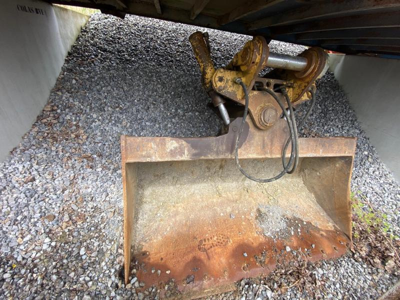 CATERPILLAR ORIENTABLE 2M - بكت حفار - آلات البناء: صور 1 CATERPILLAR ORIENTABLE 2M - بكت حفار - آلات البناء: صور 1