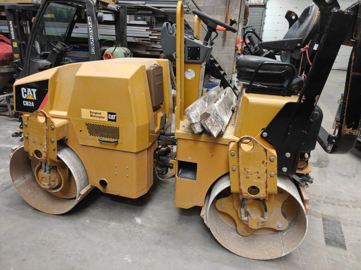Caterpillar CB24 - مدحلة المختلطة: صور 2 Caterpillar CB24 - مدحلة المختلطة: صور 2