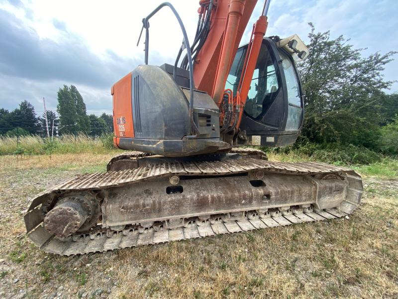 Hitachi ZX225USLC-3 - حفارات زحافة: صور 5 Hitachi ZX225USLC-3 - حفارات زحافة: صور 5