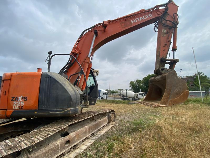 Hitachi ZX225USLC-3 - حفارات زحافة: صور 3 Hitachi ZX225USLC-3 - حفارات زحافة: صور 3