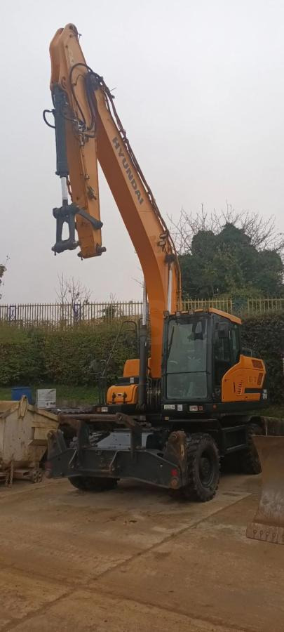 Hyundai HW 210 - حفارة على عجلات: صور 1 Hyundai HW 210 - حفارة على عجلات: صور 1