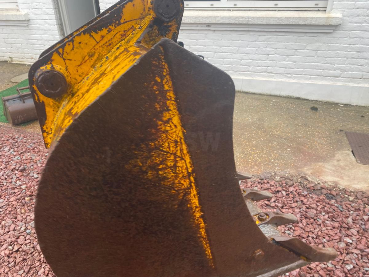 JCB LOT 3 GODETS CURAGE ET TERRASSEMENT 1M50/80CM/60CM - بكت حفار - آلات البناء: صور 3 JCB LOT 3 GODETS CURAGE ET TERRASSEMENT 1M50/80CM/60CM - بكت حفار - آلات البناء: صور 3