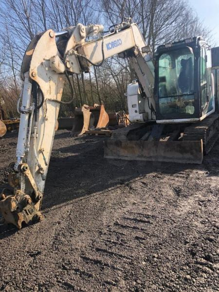 Kobelco SK 75SR-3E - حفارة مصغرة: صور 1 Kobelco SK 75SR-3E - حفارة مصغرة: صور 1