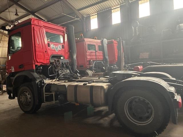 Mercedes AROCS 2046 - شاحنة جرار: صور 2 Mercedes AROCS 2046 - شاحنة جرار: صور 2
