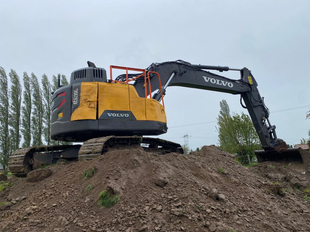 Volvo ECR 235EL - حفارات زحافة: صور 4 Volvo ECR 235EL - حفارات زحافة: صور 4