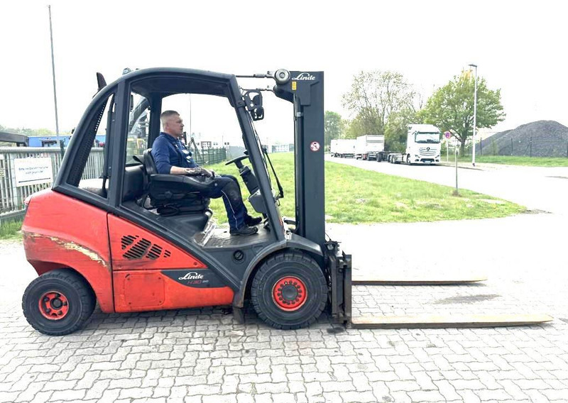 Linde H30D-02 - رافعة شوكية ديزل: صور 1 Linde H30D-02 - رافعة شوكية ديزل: صور 1