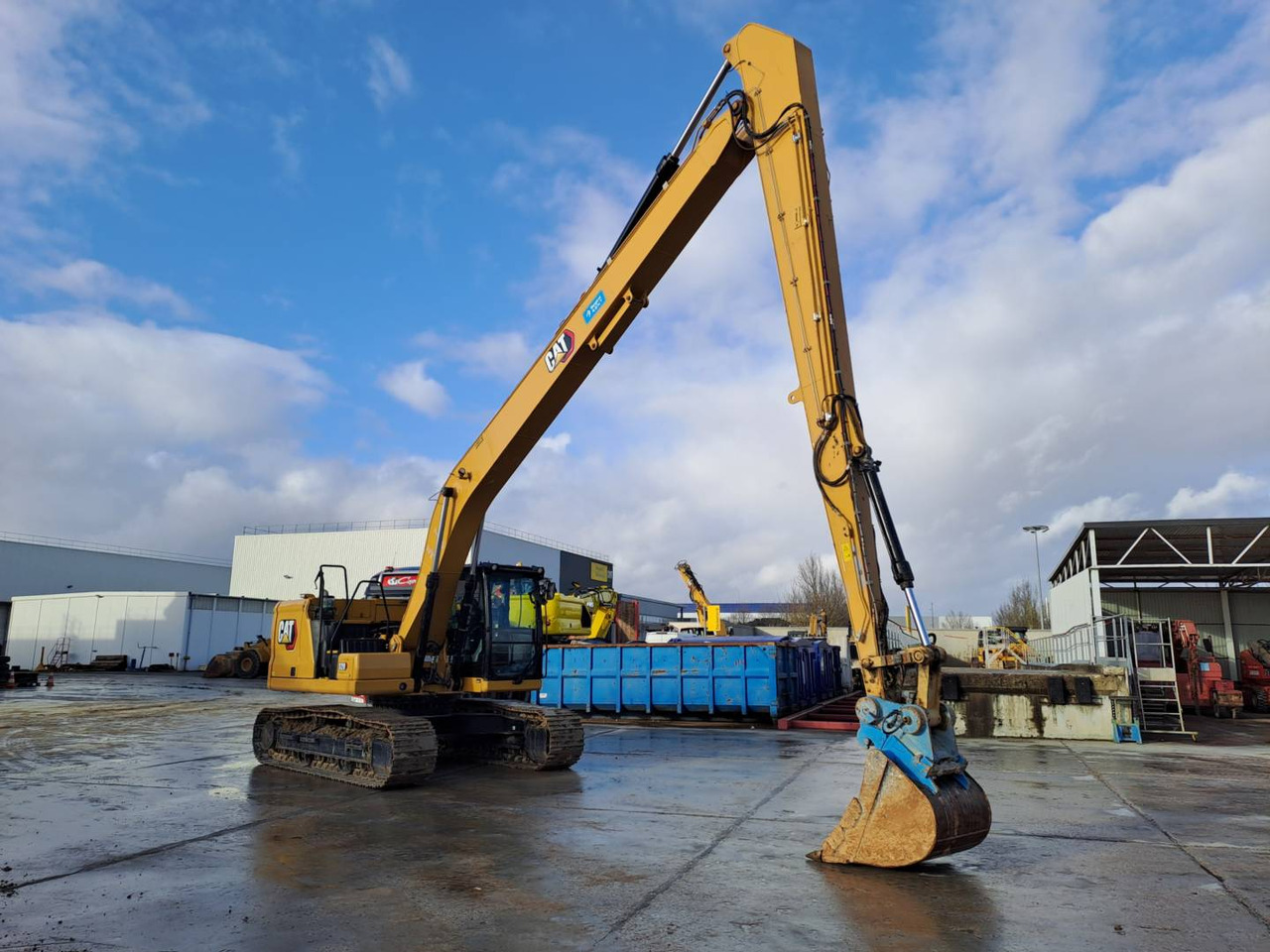 CAT 320 - حفارات زحافة: صور 4 CAT 320 - حفارات زحافة: صور 4