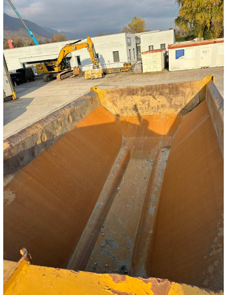 شاحنة مفصلية CAT 730: صور 13