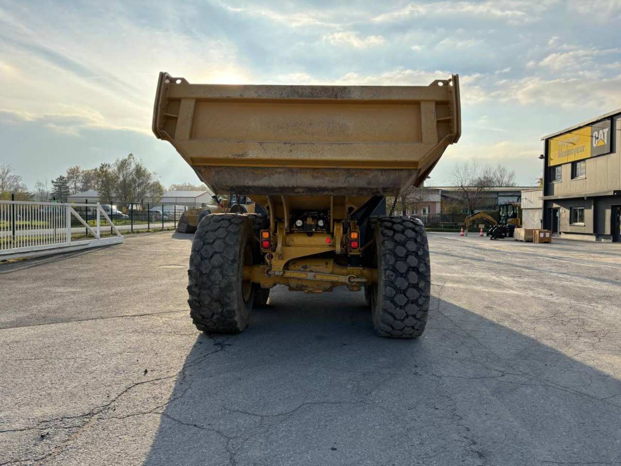 شاحنة مفصلية CAT 730: صور 15