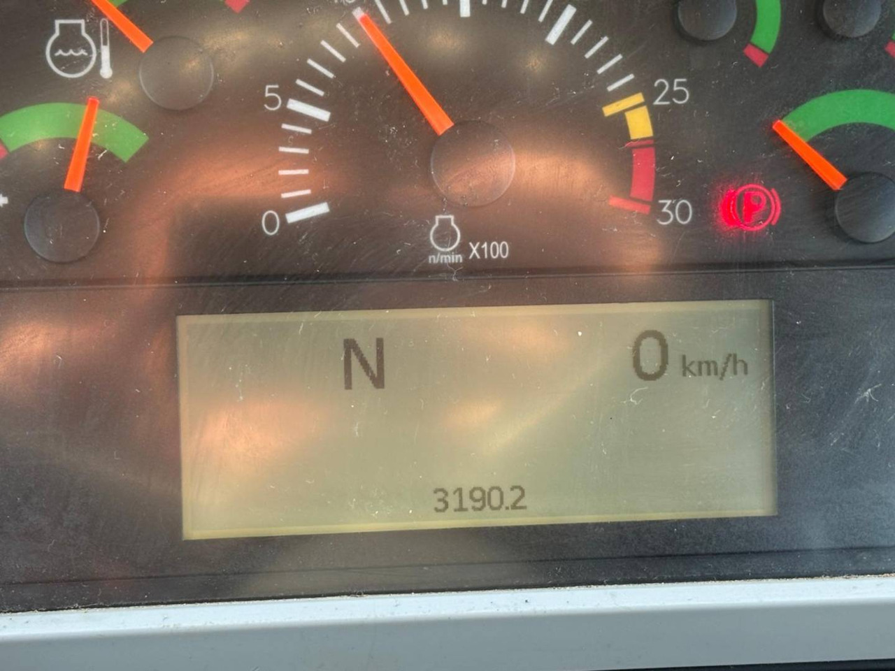 شاحنة مفصلية CAT 730: صور 8