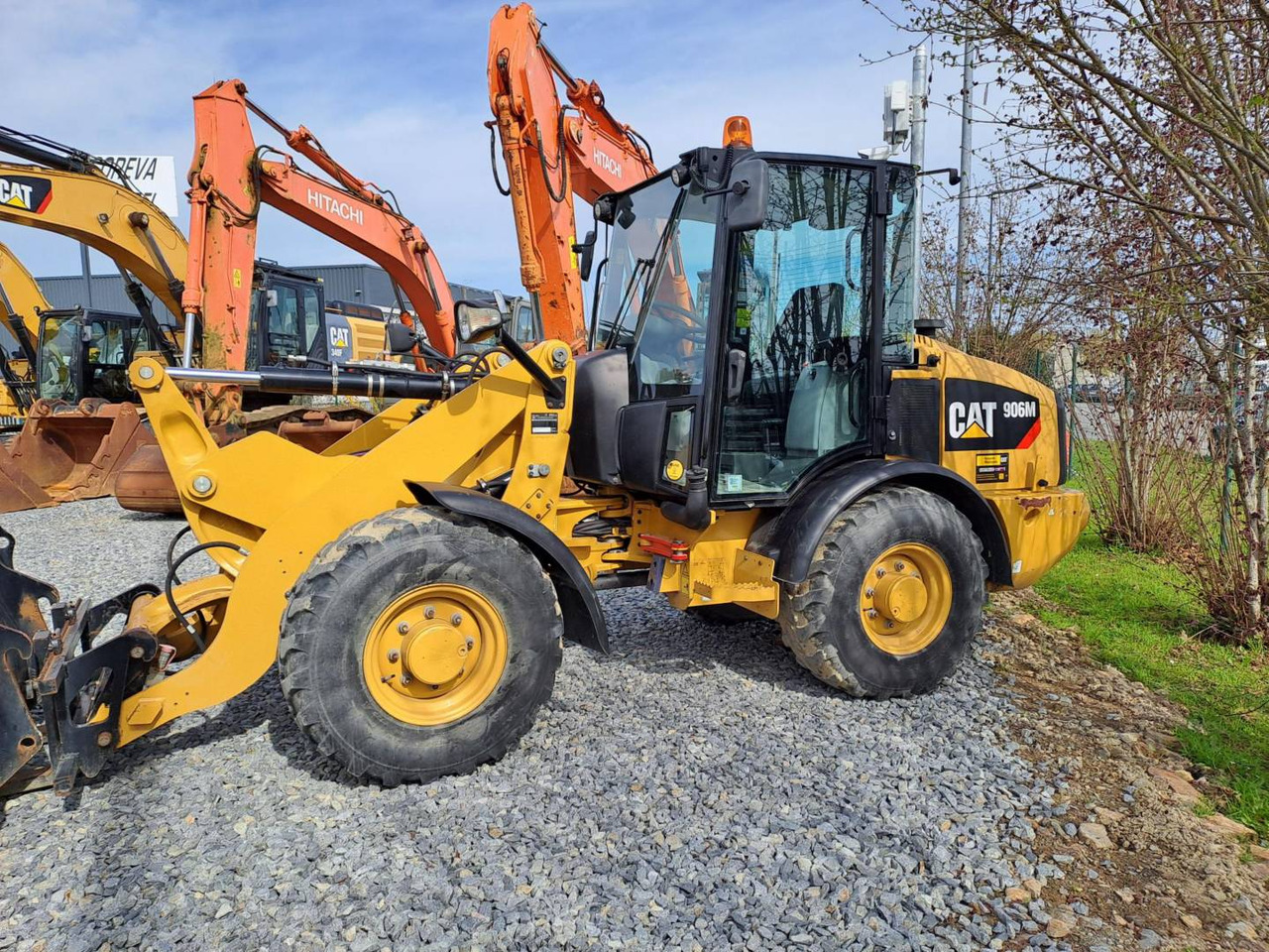 CAT 906M - اللودر بعجل: صور 4 CAT 906M - اللودر بعجل: صور 4