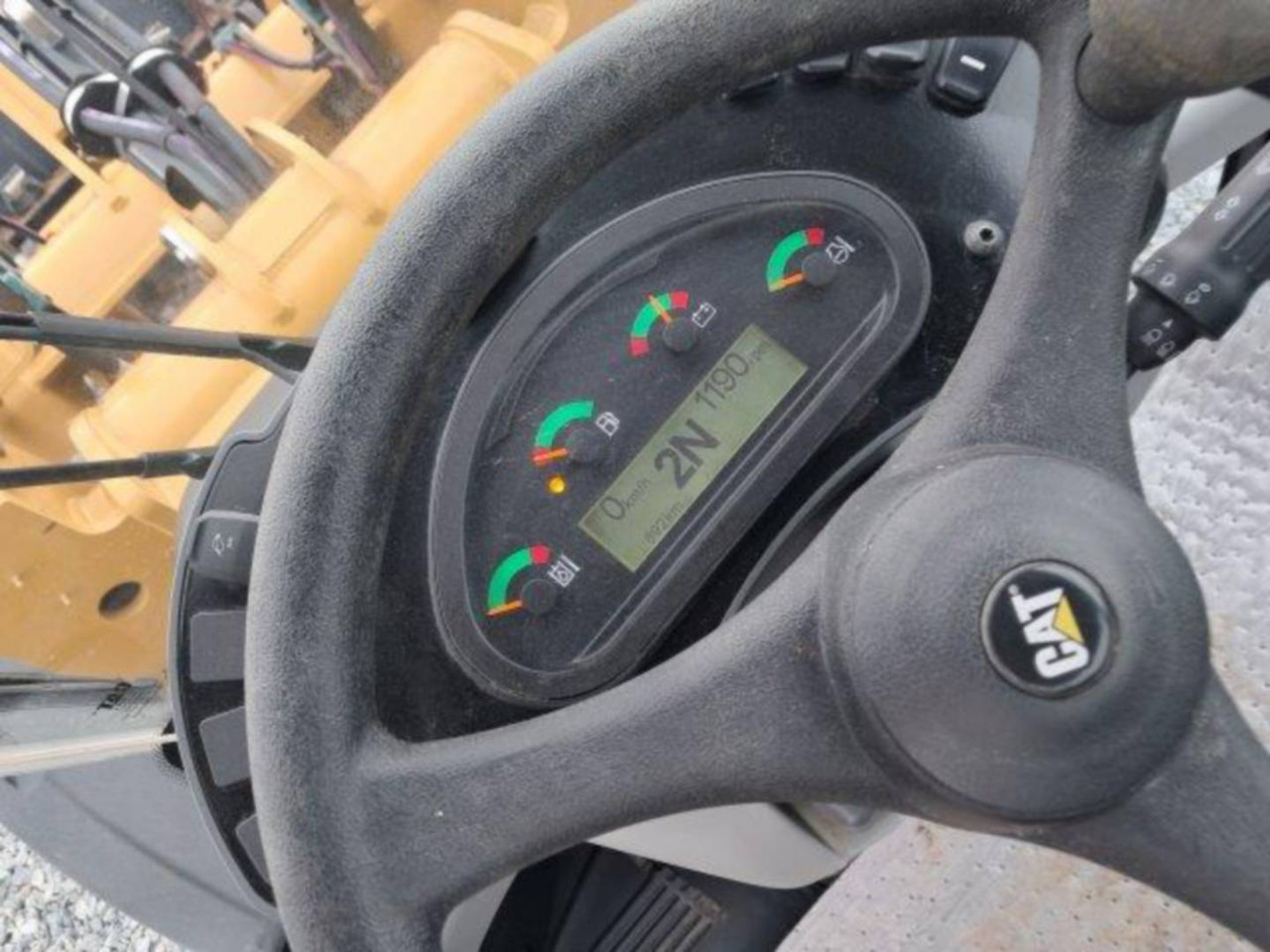 CAT 906M - اللودر بعجل: صور 5 CAT 906M - اللودر بعجل: صور 5