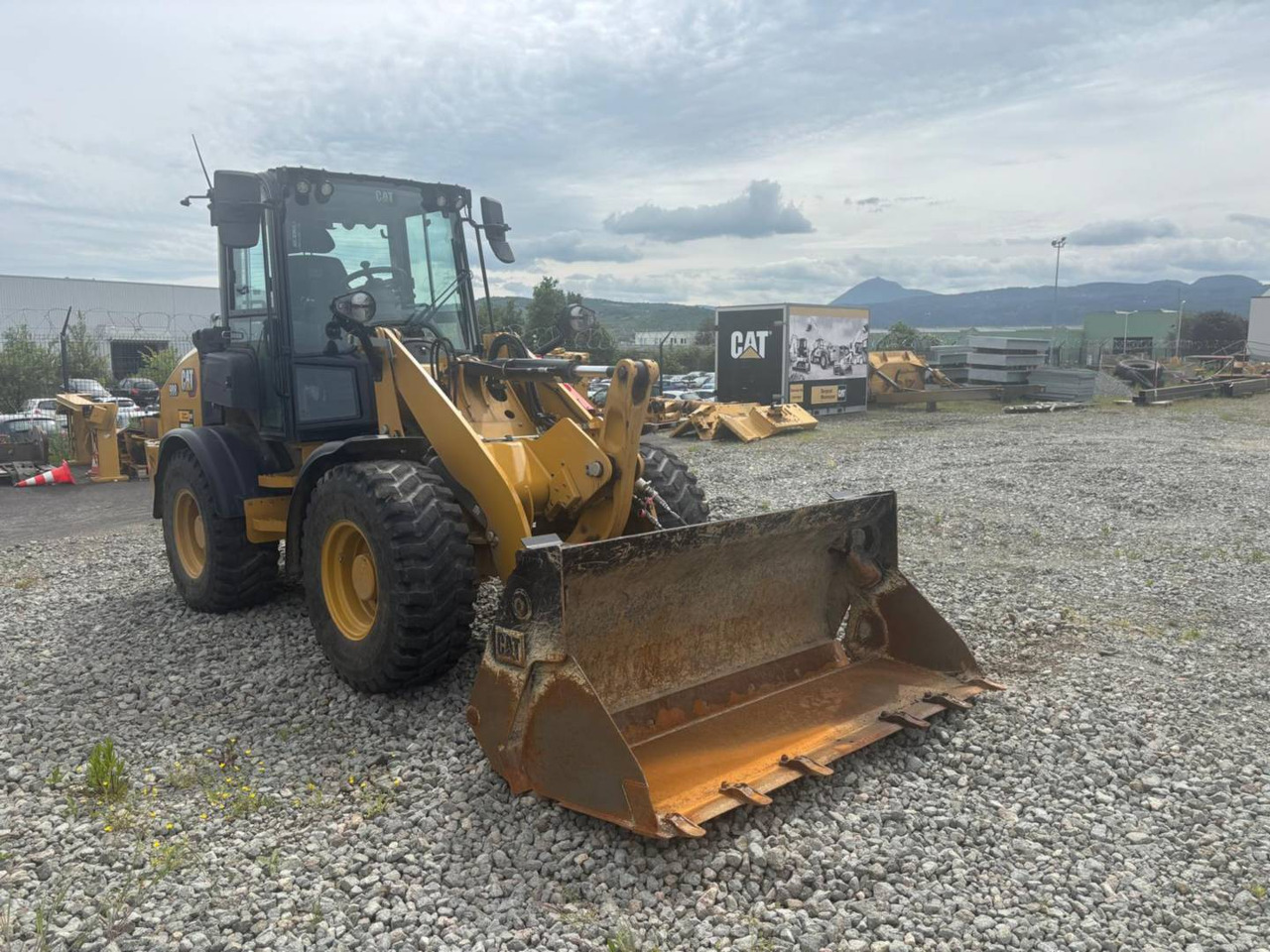 CAT 908 - اللودر بعجل: صور 1 CAT 908 - اللودر بعجل: صور 1