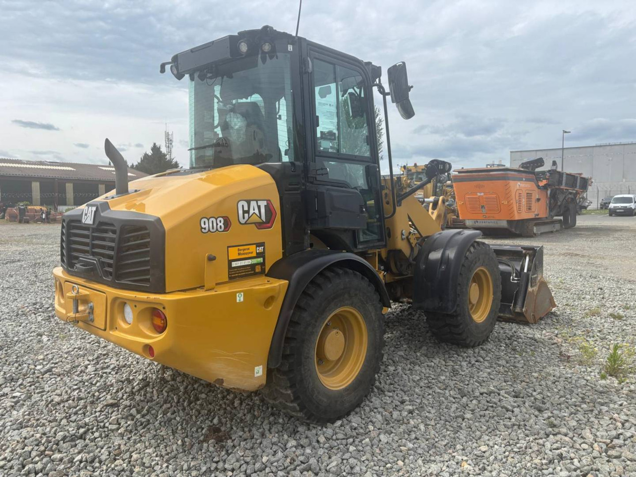 CAT 908 - اللودر بعجل: صور 4 CAT 908 - اللودر بعجل: صور 4