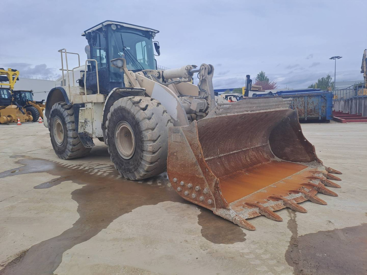 CAT 966M - اللودر بعجل: صور 4 CAT 966M - اللودر بعجل: صور 4