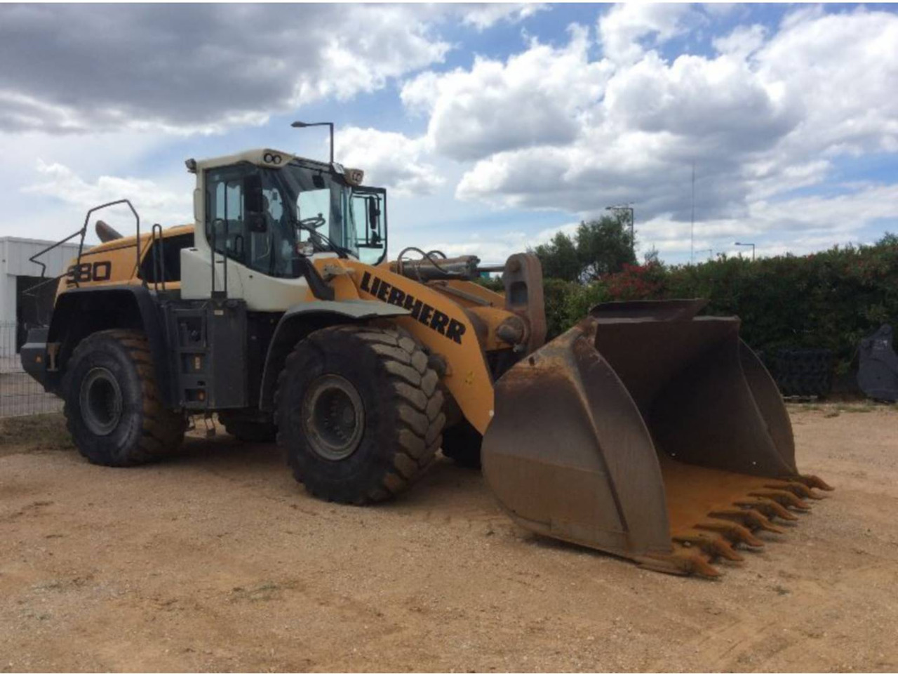 LIEBHERR L580 - اللودر بعجل: صور 1 LIEBHERR L580 - اللودر بعجل: صور 1