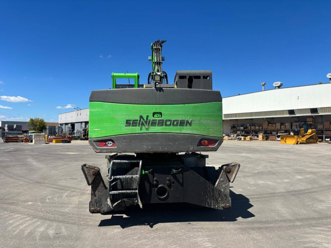 SENNEBOGEN 821 - حفارة على عجلات: صور 2 SENNEBOGEN 821 - حفارة على عجلات: صور 2