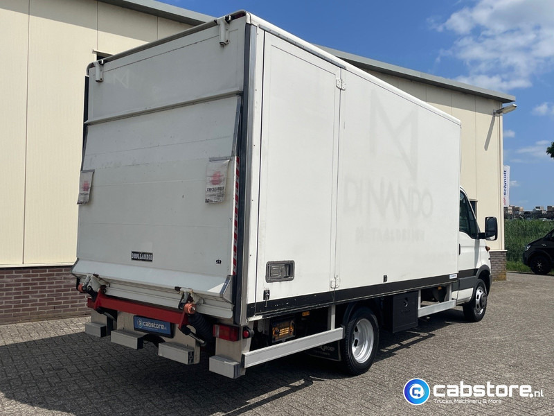 Iveco 40C 40C12 EURO 3 4x2 Bakwagen Euro 3 - Bouwjaar 2003 - APK tot 10-05-2026 -Handgeschakelde versnellingsbak - الشاحنات الصغيرة صندوق مغلق: صور 3 Iveco 40C 40C12 EURO 3 4x2 Bakwagen Euro 3 - Bouwjaar 2003 - APK tot 10-05-2026 -Handgeschakelde versnellingsbak - الشاحنات الصغيرة صندوق مغلق: صور 3