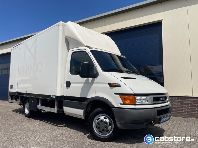 Iveco 40C12 Daily 4x2 Bakwagen Euro 3 - Bouwjaar 2003 - APK tot 10-05-2026 -Handgeschakelde versnellingsbak - الشاحنات الصغيرة صندوق مغلق: صور 1 Iveco 40C12 Daily 4x2 Bakwagen Euro 3 - Bouwjaar 2003 - APK tot 10-05-2026 -Handgeschakelde versnellingsbak - الشاحنات الصغيرة صندوق مغلق: صور 1