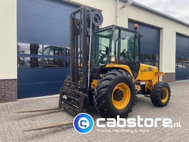 JCB 930 Off-Road forklift - Ruwterrein heftruck -Bouwjaar 2008 - 4x4 - 4WD - Side shift - Vorkverstelling - 550 cm hefhoogte - شاحنات الطرق الوعرة: صور 1 JCB 930 Off-Road forklift - Ruwterrein heftruck -Bouwjaar 2008 - 4x4 - 4WD - Side shift - Vorkverstelling - 550 cm hefhoogte - شاحنات الطرق الوعرة: صور 1