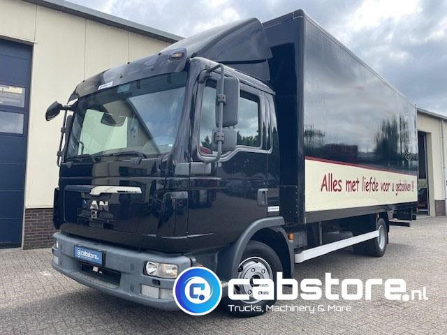 MAN TGL 8.180 4X2 BB  Euro 5 - Handgeschakelde versnellingsbak - Laadklep - Bouwjaar 2010 - 3 zitplaatsen - بصندوق مغلق شاحنة: صور 1 MAN TGL 8.180 4X2 BB  Euro 5 - Handgeschakelde versnellingsbak - Laadklep - Bouwjaar 2010 - 3 zitplaatsen - بصندوق مغلق شاحنة: صور 1
