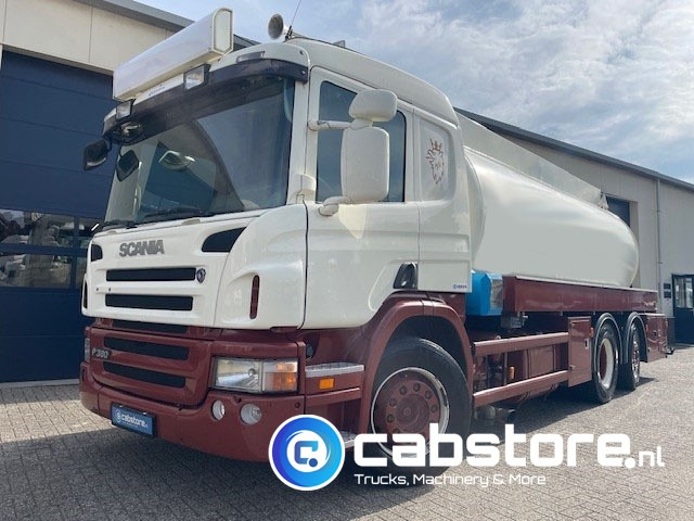 Scania P 380 B 6X2*4 HNA - RETARDER - Tankwagen olie - Olietank - ADR - 16.920 liter - Bouwjaar 2007 - Km 881.924 - شاحنة صهريج: صور 2 Scania P 380 B 6X2*4 HNA - RETARDER - Tankwagen olie - Olietank - ADR - 16.920 liter - Bouwjaar 2007 - Km 881.924 - شاحنة صهريج: صور 2