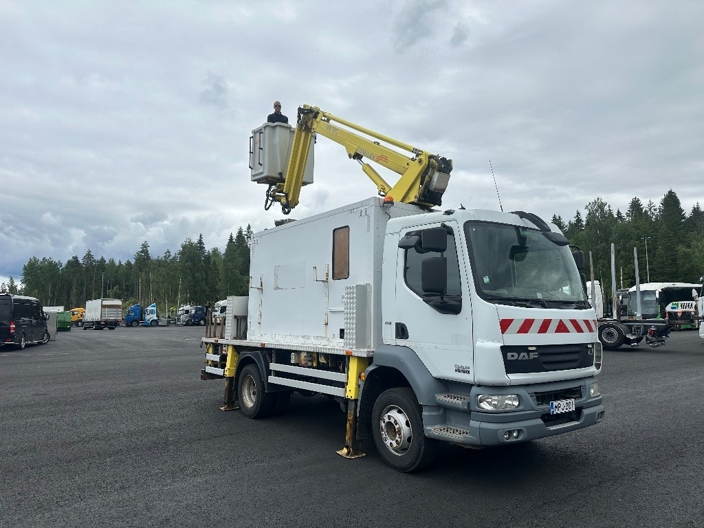 DAF 55.180 henkilönostin - شاحنة كرين: صور 2 DAF 55.180 henkilönostin - شاحنة كرين: صور 2