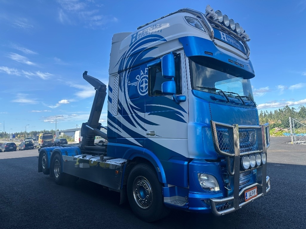 DAF XF 530 6x2*4 - شاحنة ذات الخطاف: صور 3 DAF XF 530 6x2*4 - شاحنة ذات الخطاف: صور 3
