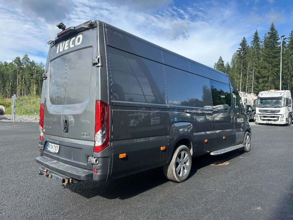 Iveco Daily 35S18A8 1+5 hlö retkeilyauto - فان: صور 4 Iveco Daily 35S18A8 1+5 hlö retkeilyauto - فان: صور 4