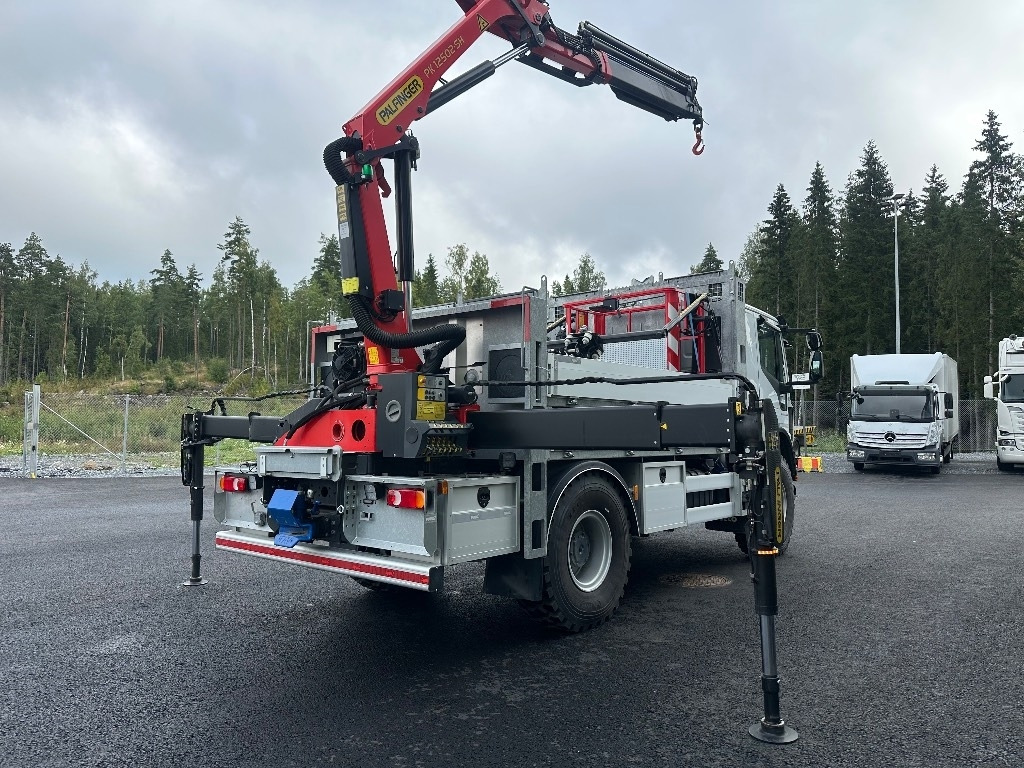 Iveco Eurocargo ML150E28 4x4 sähkölaitos varustein - شاحنة كرين: صور 3 Iveco Eurocargo ML150E28 4x4 sähkölaitos varustein - شاحنة كرين: صور 3