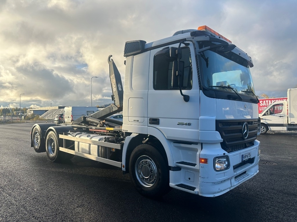 Mercedes-Benz Actros 2545 L 6x2 - شاحنة ذات الخطاف: صور 3 Mercedes-Benz Actros 2545 L 6x2 - شاحنة ذات الخطاف: صور 3