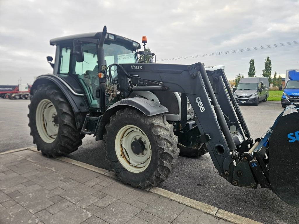 Valtra N121 HT ,53kmh, trukkipiikit, kauha, aura - جرار: صور 4 Valtra N121 HT ,53kmh, trukkipiikit, kauha, aura - جرار: صور 4