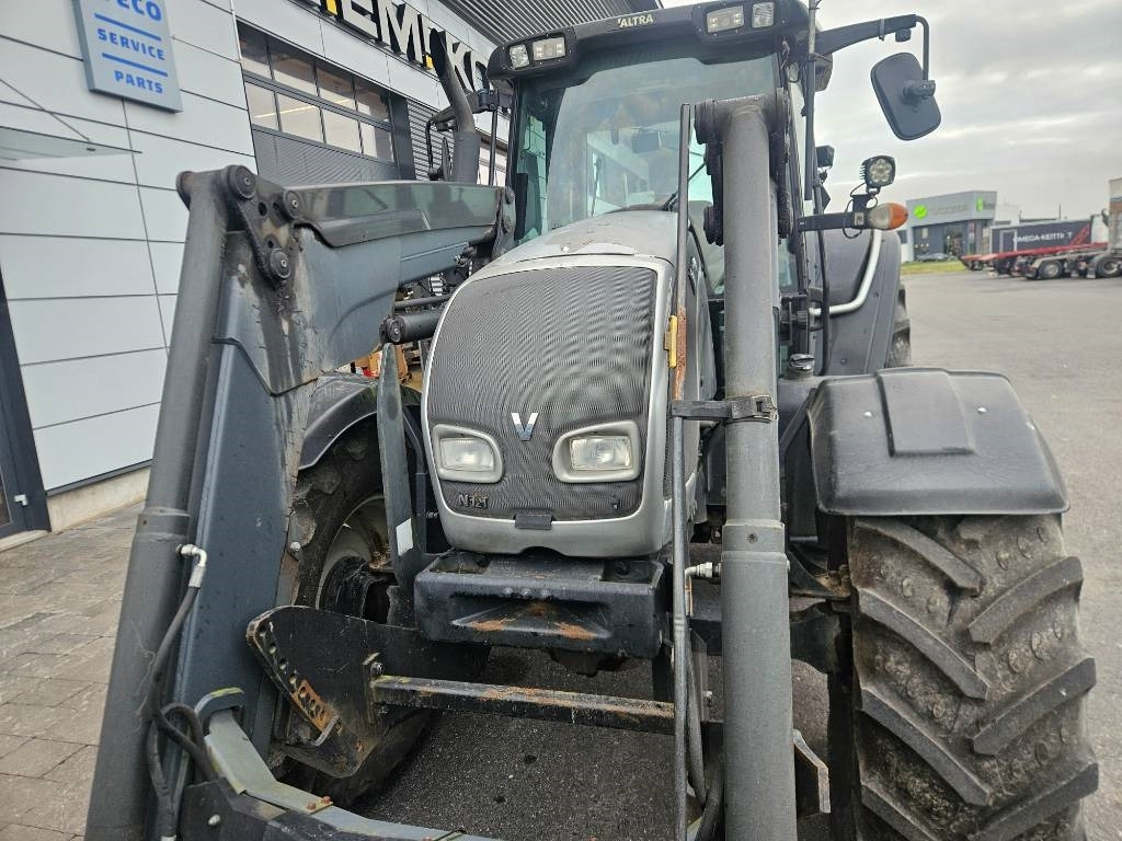 Valtra N121 HT ,53kmh, trukkipiikit, kauha, aura - جرار: صور 3 Valtra N121 HT ,53kmh, trukkipiikit, kauha, aura - جرار: صور 3
