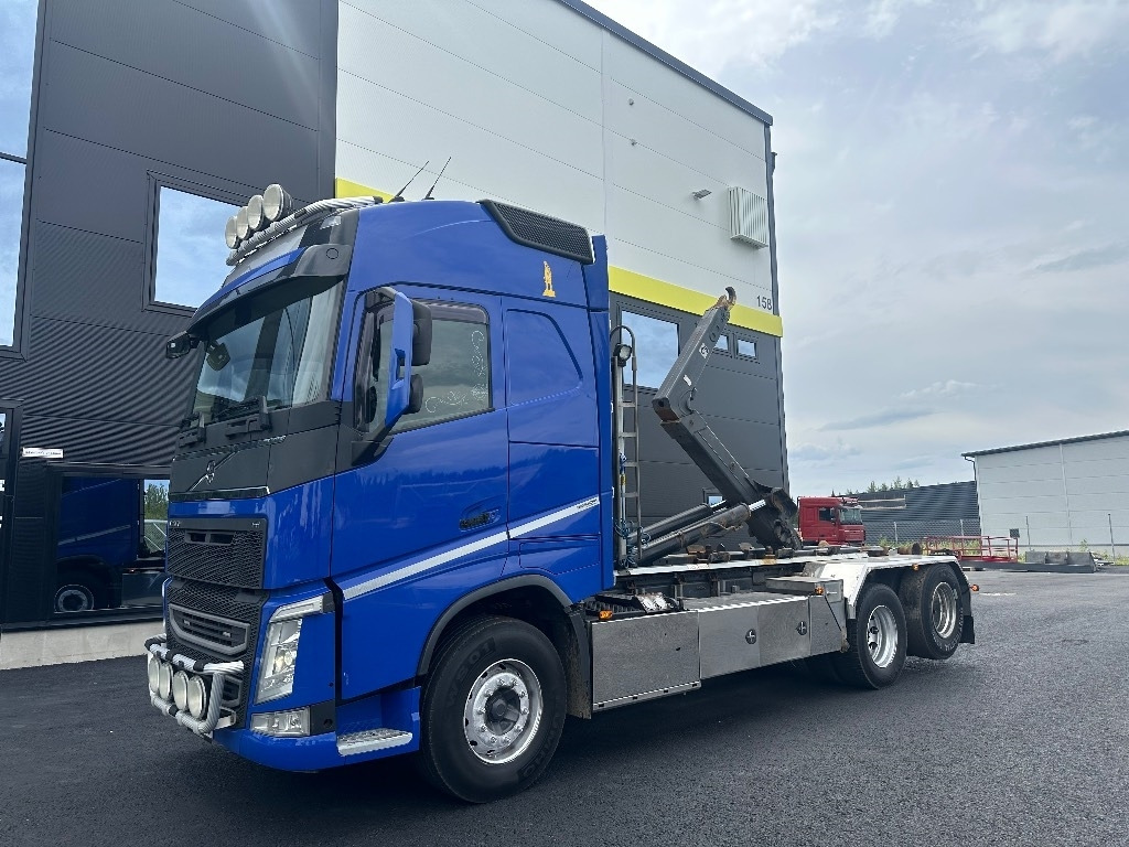 Volvo FH13 540 6x2 Manuaali - شاحنة ذات الخطاف: صور 1 Volvo FH13 540 6x2 Manuaali - شاحنة ذات الخطاف: صور 1