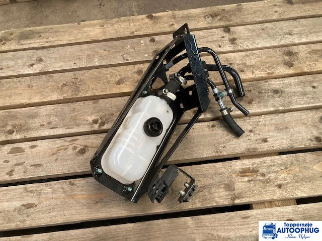 MAN 81.22008-000 – MAN 36.22008-6058 – Scania 2440052 – Expansion tank - المحرك و قطع الغيار - شاحنة: صور 2 MAN 81.22008-000 – MAN 36.22008-6058 – Scania 2440052 – Expansion tank - المحرك و قطع الغيار - شاحنة: صور 2