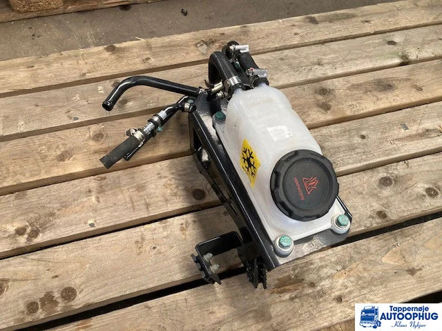 MAN 81.22008-000 – MAN 36.22008-6058 – Scania 2440052 – Expansion tank - المحرك و قطع الغيار - شاحنة: صور 1 MAN 81.22008-000 – MAN 36.22008-6058 – Scania 2440052 – Expansion tank - المحرك و قطع الغيار - شاحنة: صور 1