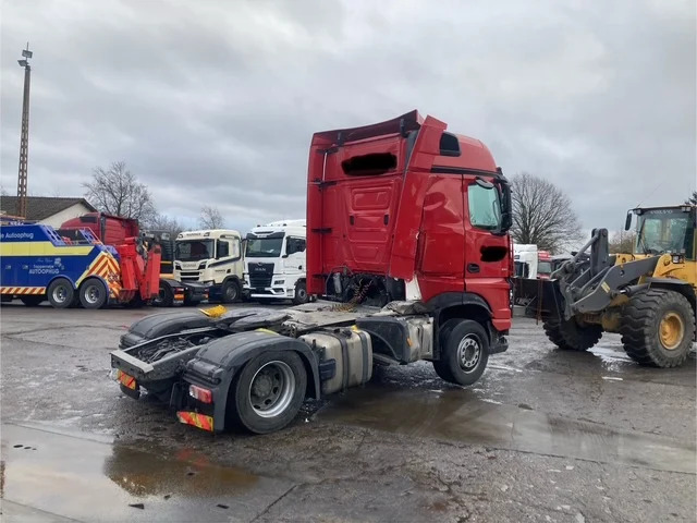 Mercedes Actros 1851 - شاحنة جرار: صور 3 Mercedes Actros 1851 - شاحنة جرار: صور 3