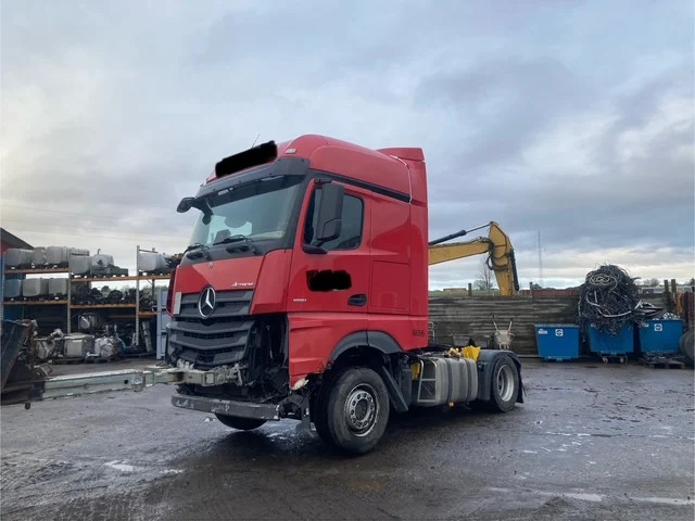 Mercedes Actros 1851 - شاحنة جرار: صور 1 Mercedes Actros 1851 - شاحنة جرار: صور 1