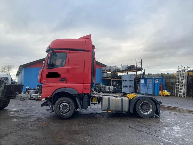Mercedes Actros 1851 - شاحنة جرار: صور 5 Mercedes Actros 1851 - شاحنة جرار: صور 5