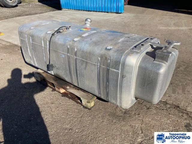 Scania Diesel tank 1000 liter Scania 1896480 - خزان وقود - شاحنة: صور 2 Scania Diesel tank 1000 liter Scania 1896480 - خزان وقود - شاحنة: صور 2
