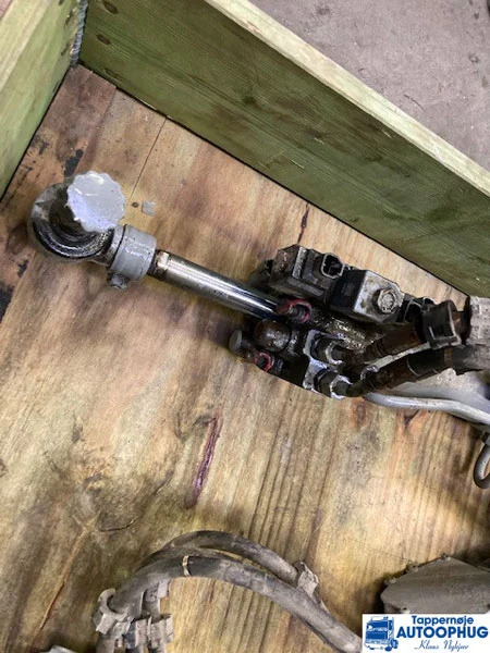 Scania Steering EST Hydraulic cylinder P/N: 2717017 / 2420899 - قيادة السيارة - شاحنة: صور 2 Scania Steering EST Hydraulic cylinder P/N: 2717017 / 2420899 - قيادة السيارة - شاحنة: صور 2