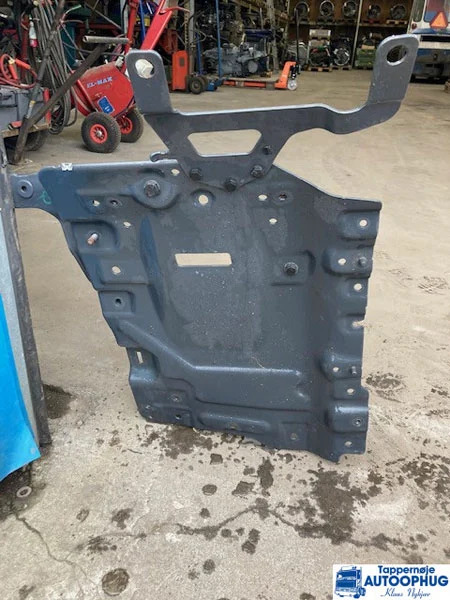 Scania forskærmholder P/N: 2617364 / 2226726 - هيكل السيارة الخارجية - شاحنة: صور 1 Scania forskærmholder P/N: 2617364 / 2226726 - هيكل السيارة الخارجية - شاحنة: صور 1