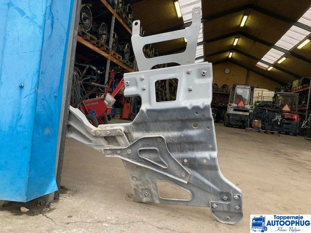 Scania forskærmholder P/N: 2626004 - هيكل السيارة الخارجية - شاحنة: صور 1 Scania forskærmholder P/N: 2626004 - هيكل السيارة الخارجية - شاحنة: صور 1
