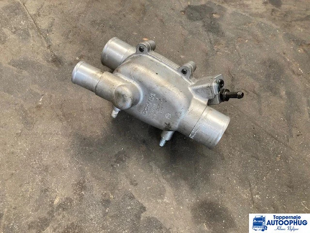 Scania thermostat hus – Scania 2650308 - المحرك و قطع الغيار - شاحنة: صور 2 Scania thermostat hus – Scania 2650308 - المحرك و قطع الغيار - شاحنة: صور 2