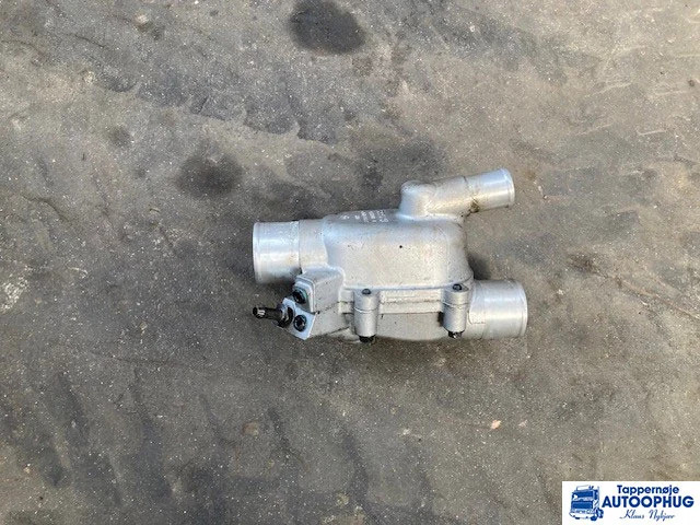 Scania thermostat hus – Scania 2650308 - المحرك و قطع الغيار - شاحنة: صور 1 Scania thermostat hus – Scania 2650308 - المحرك و قطع الغيار - شاحنة: صور 1