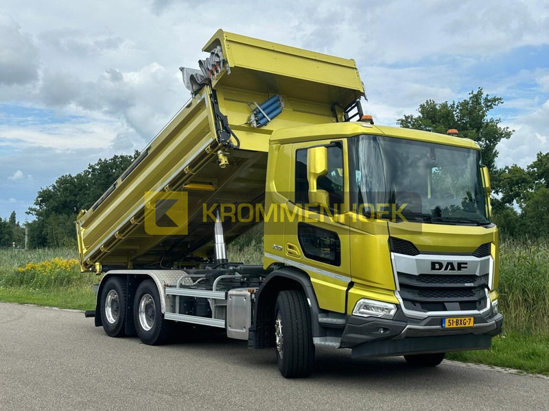 DAF XD 450 FAT Demo | 6x4 | 3 zijdige Kipper - قلابات: صور 1 DAF XD 450 FAT Demo | 6x4 | 3 zijdige Kipper - قلابات: صور 1