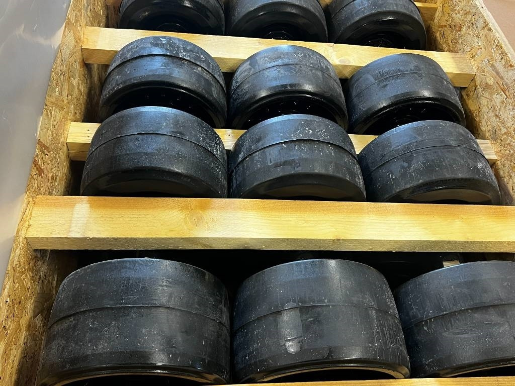 CNH Track rollers for tracks - CNH - Quadtrac/Steiger  - الإطارات - الآلات والماكينات الزراعية: صور 4 CNH Track rollers for tracks - CNH - Quadtrac/Steiger  - الإطارات - الآلات والماكينات الزراعية: صور 4