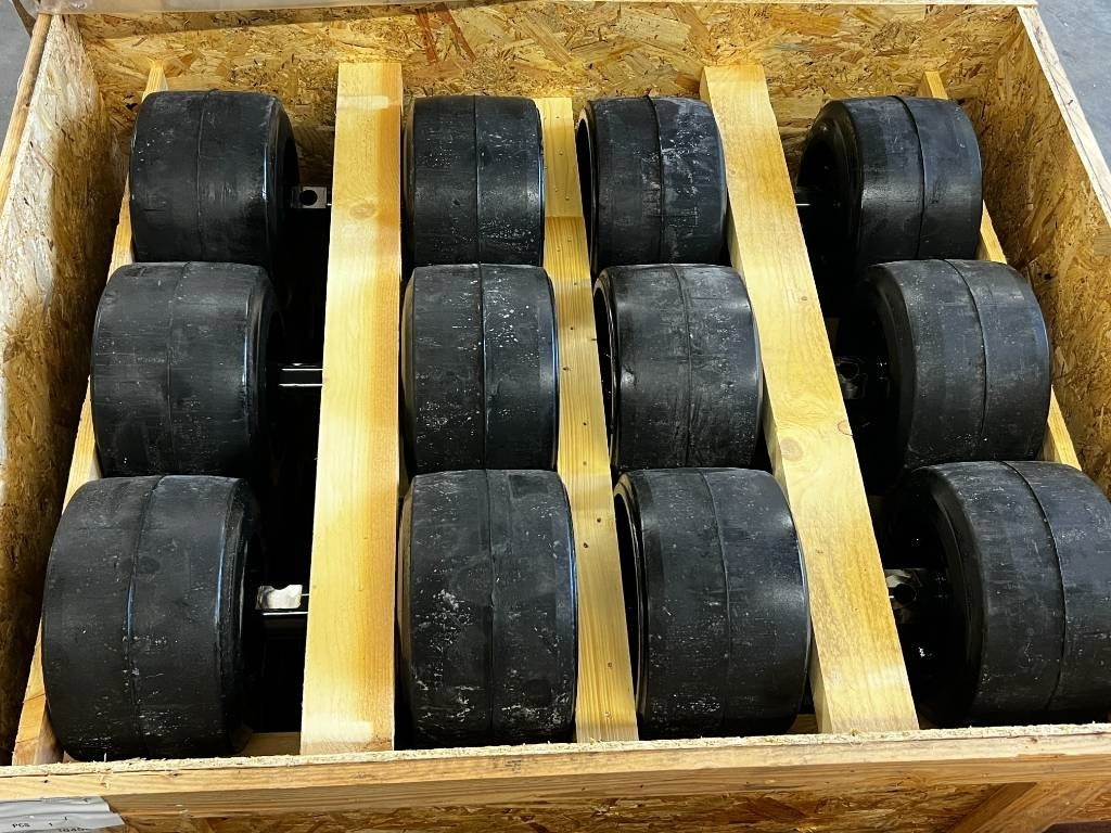 CNH Track rollers for tracks - CNH - Quadtrac/Steiger  - الإطارات - الآلات والماكينات الزراعية: صور 2 CNH Track rollers for tracks - CNH - Quadtrac/Steiger  - الإطارات - الآلات والماكينات الزراعية: صور 2