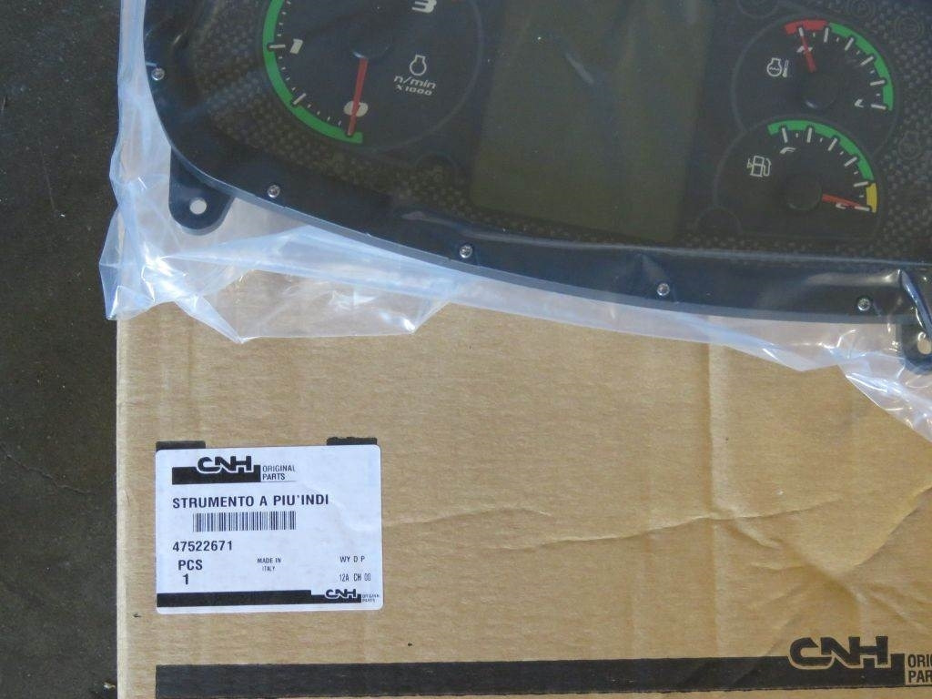 Case FARMALL 85C 95C 105C 115C  - لوحة القيادة - الآلات والماكينات الزراعية: صور 4 Case FARMALL 85C 95C 105C 115C  - لوحة القيادة - الآلات والماكينات الزراعية: صور 4