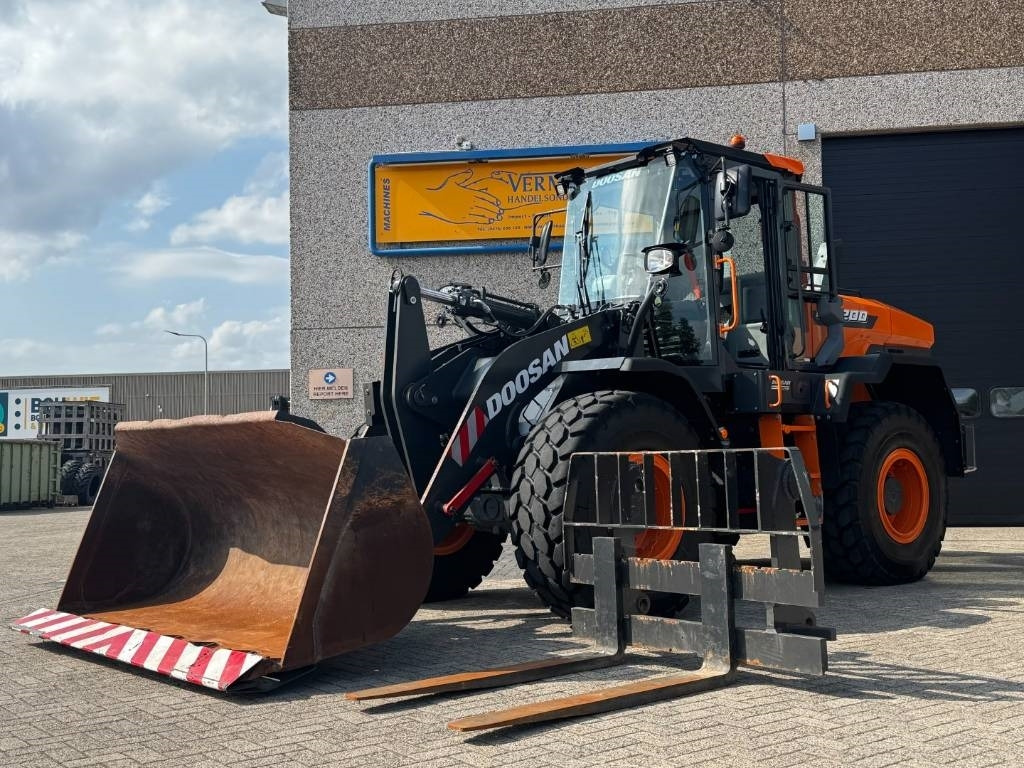 Doosan DEVELON / DOOSAN DL200-7, central lubrication, 202 - شيول صغير: صور 1 Doosan DEVELON / DOOSAN DL200-7, central lubrication, 202 - شيول صغير: صور 1